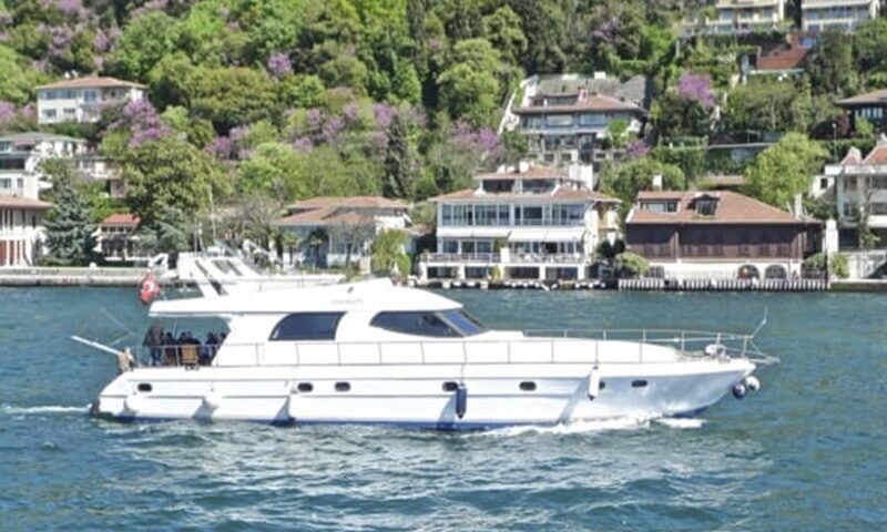 Paseo en yate privado por el Bósforo 4 Paseo en barco de lujo por el Bósforo